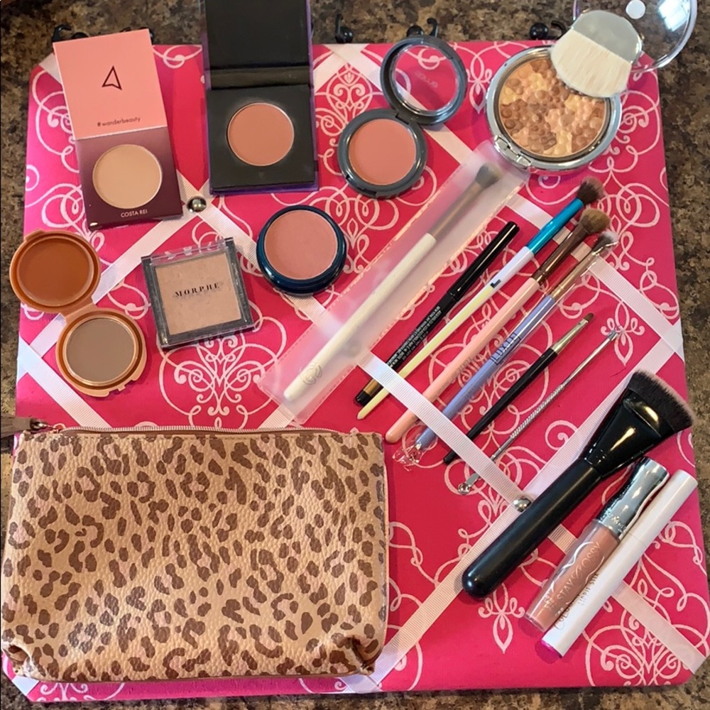 Cushioned Jewelry/picture/brush holder. Make up.